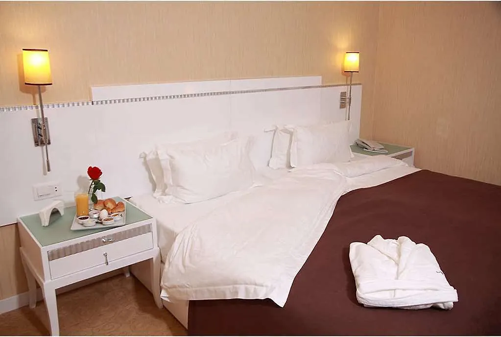 Amber Hotel Baku 4*,  Aserbaidschan